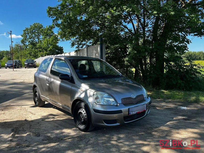 2004' Toyota Yaris 1.3 Terra Plus photo #2