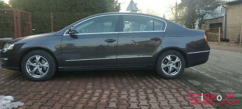 2008' Volkswagen Passat photo #1