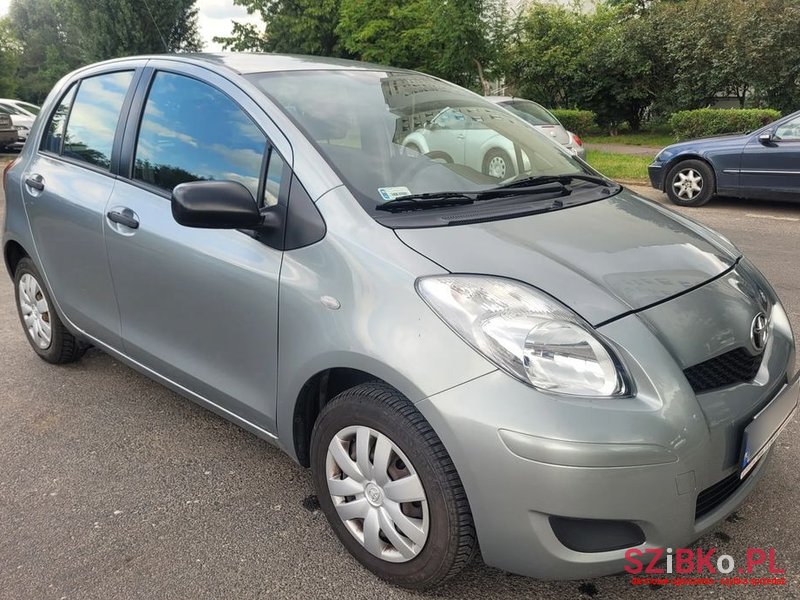 2011' Toyota Yaris 1.0 Luna photo #3