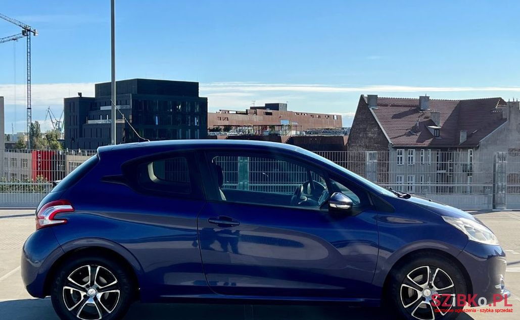 2012' Peugeot 208 photo #3