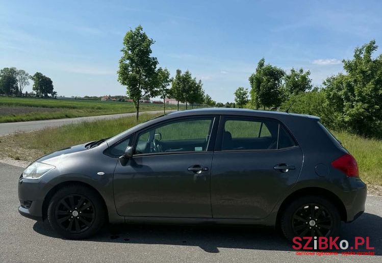 2007' Toyota Auris photo #2