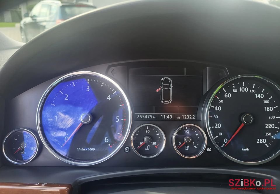 2007' Volkswagen Touareg photo #5