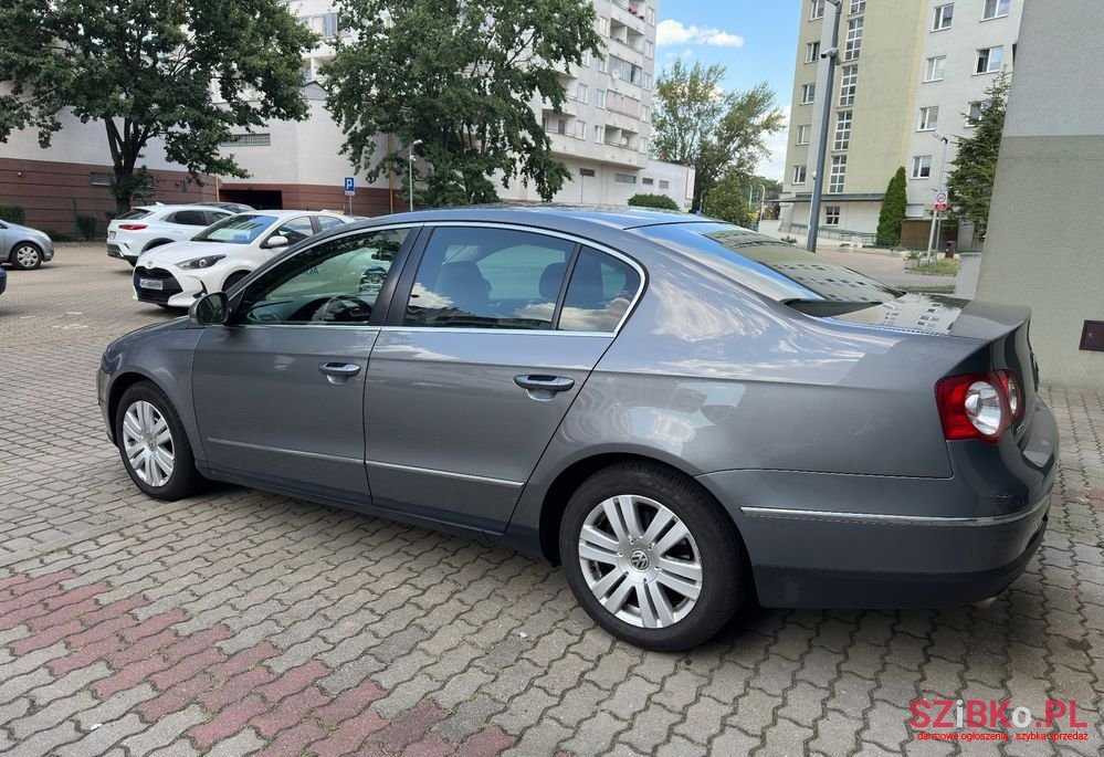 2008' Volkswagen Passat photo #2