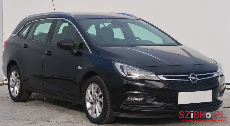 2017' Opel Astra photo #1