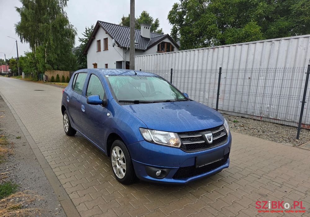 2012' Dacia Sandero photo #2