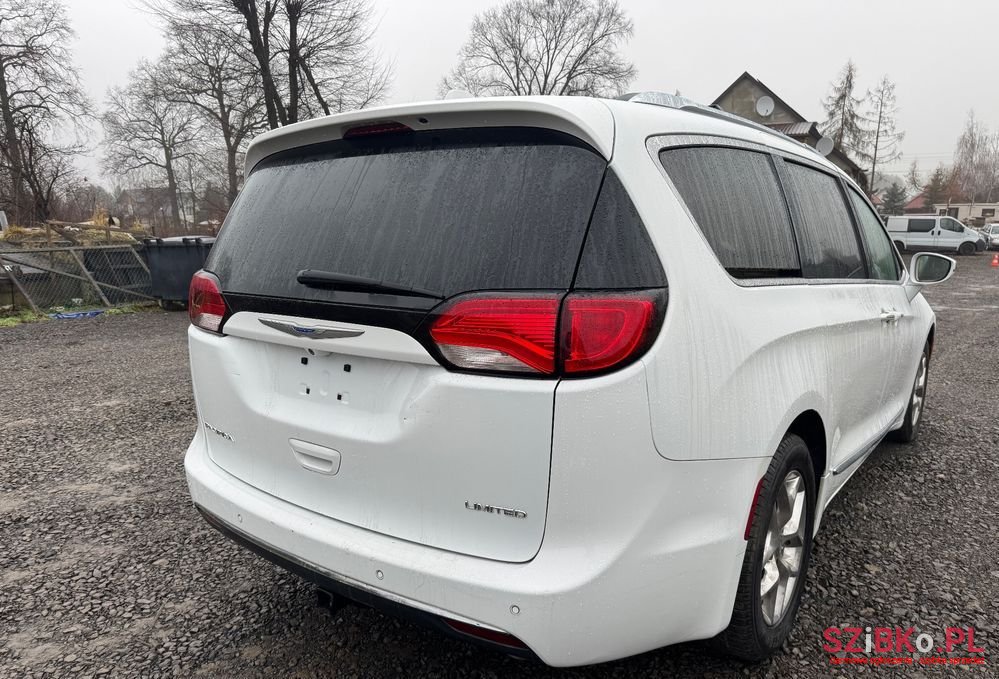 2018' Chrysler Pacifica photo #6