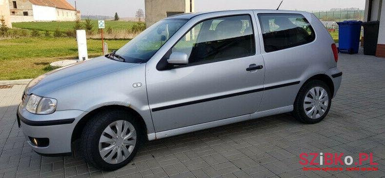2001' Volkswagen Polo photo #1