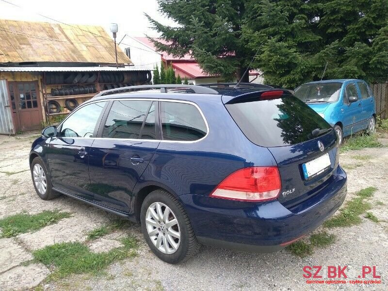 2009' Volkswagen Golf photo #2