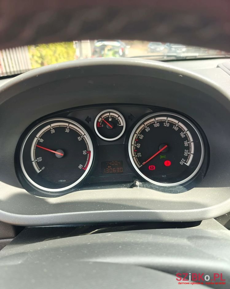 2011' Opel Corsa photo #2