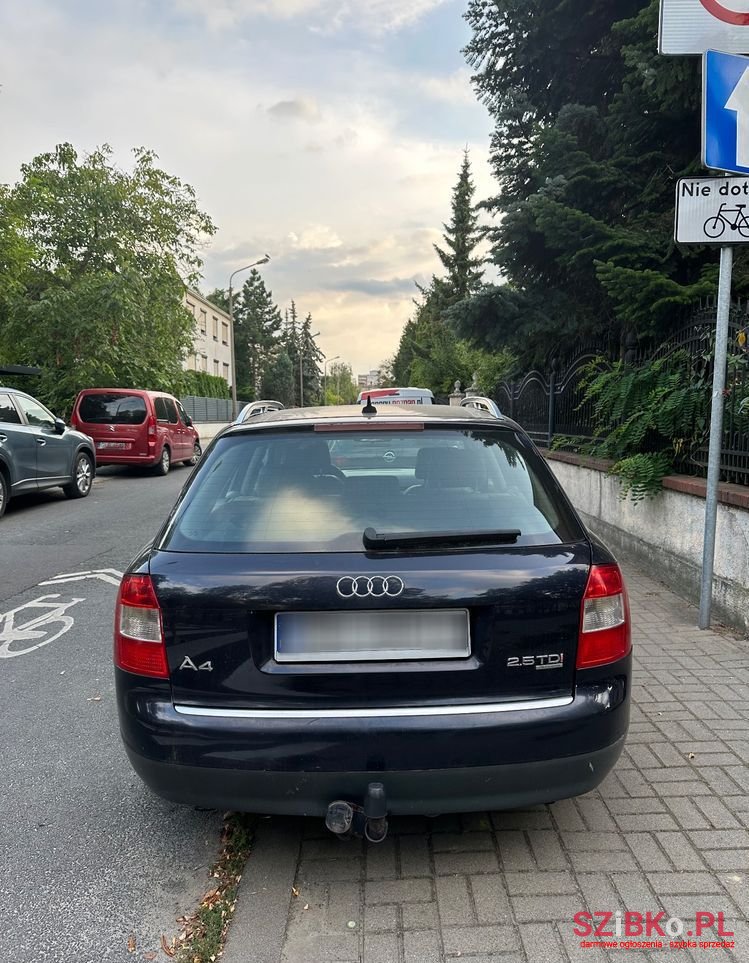 2001' Audi A4 Avant photo #3