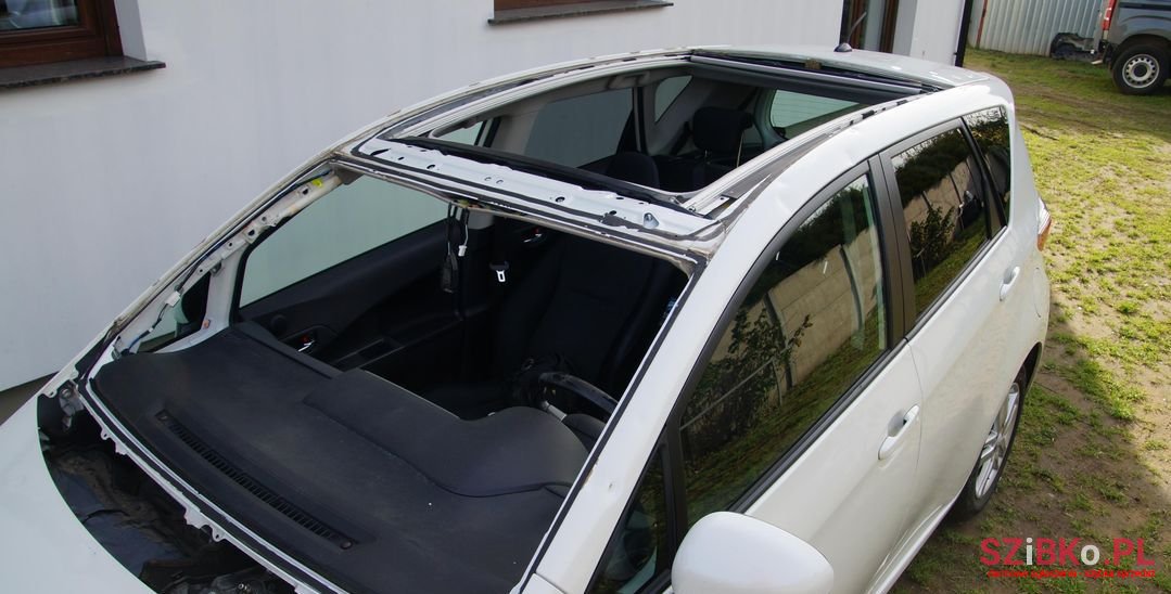 2012' Toyota Verso S photo #4