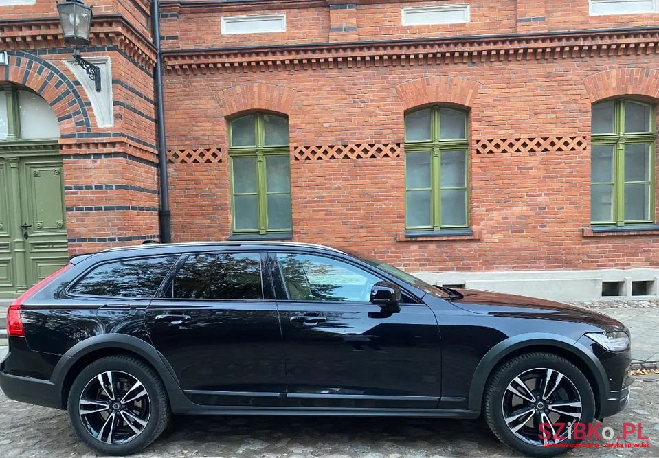 2017' Volvo V90 Cross Country photo #4