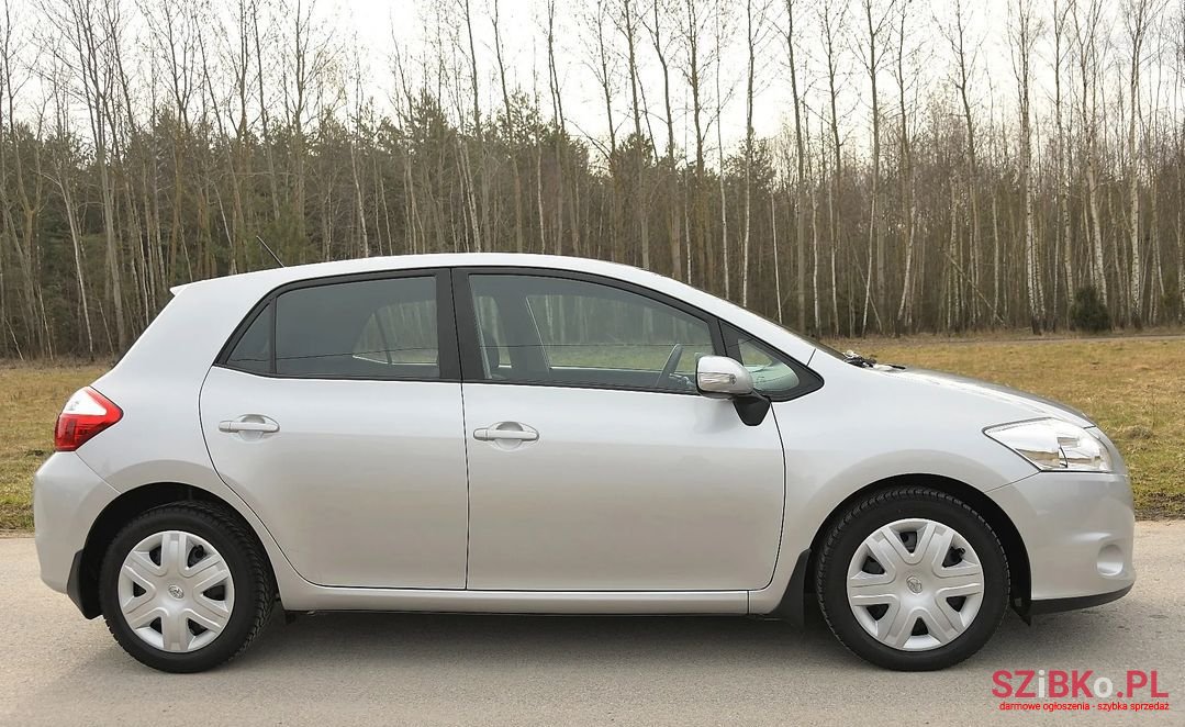 2010' Toyota Auris photo #4