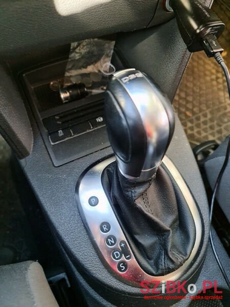 2012' Volkswagen Touran photo #5