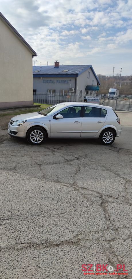 2004' Opel Astra photo #2