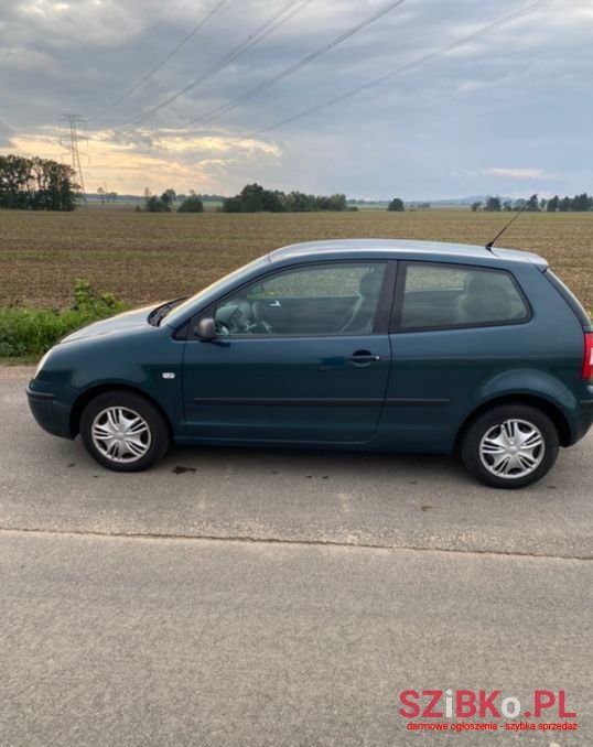 2004' Volkswagen Polo photo #2