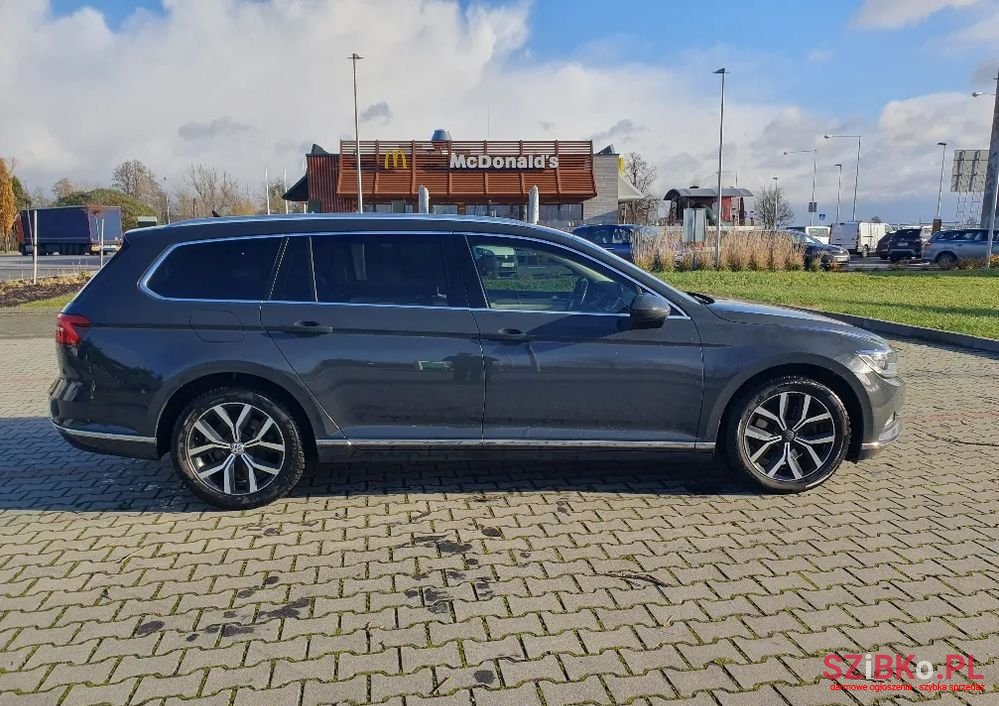 2016' Volkswagen Passat photo #4