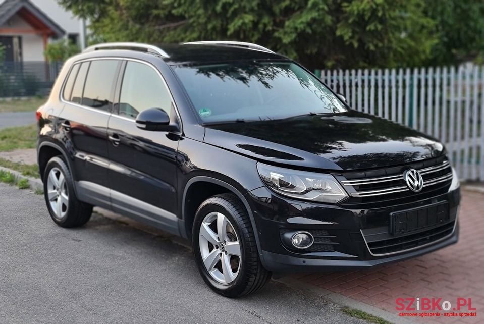 2011' Volkswagen Tiguan photo #1