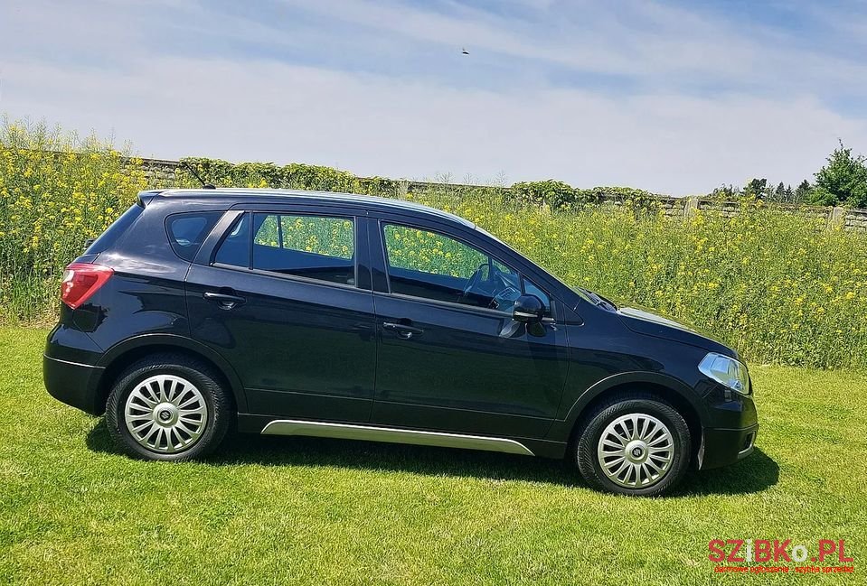 2015' Suzuki SX4 S-Cross photo #2