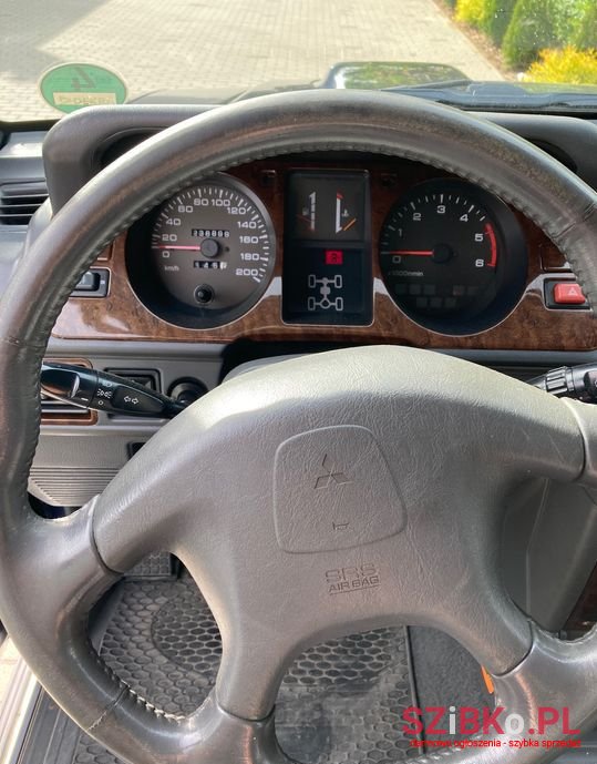 2004' Mitsubishi Pajero photo #4