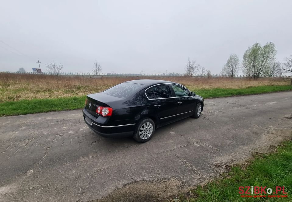 2008' Volkswagen Passat photo #4