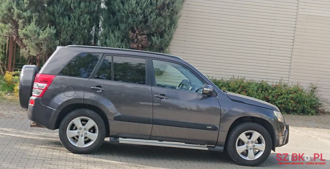 2010' Suzuki Grand Vitara photo #4