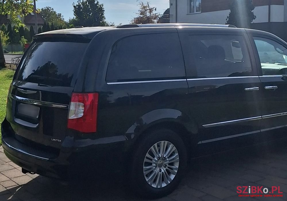 2014' Chrysler Town & Country 3.6 Limited photo #3