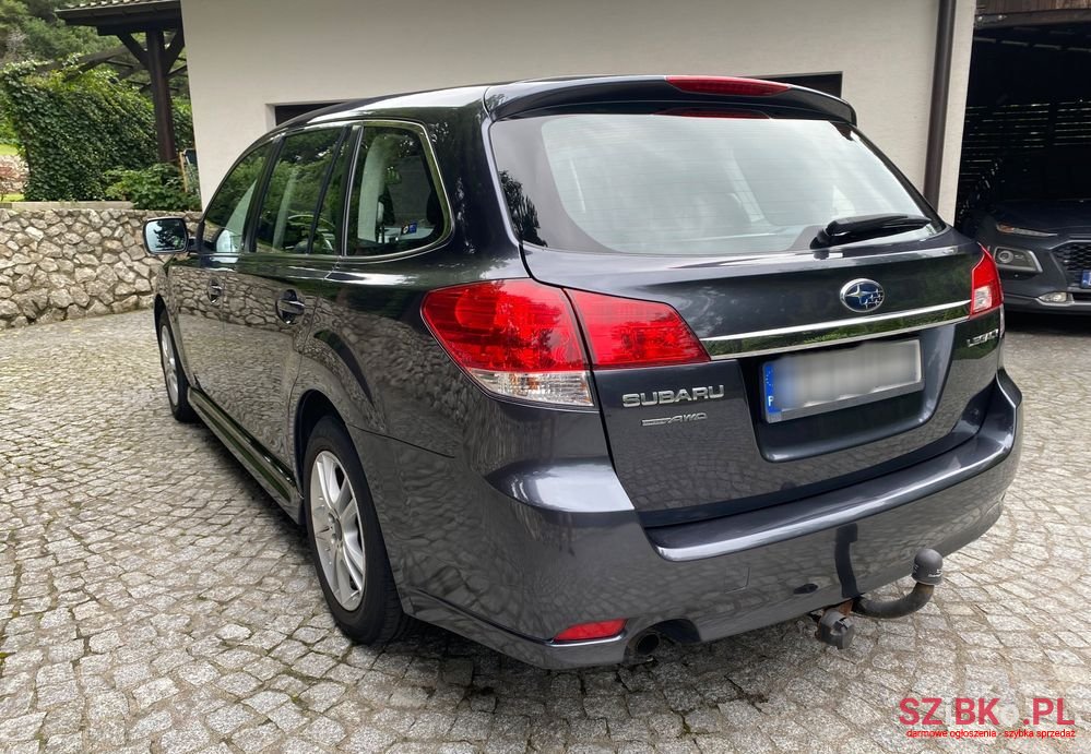 2010' Subaru Legacy 2.0I Trend photo #4