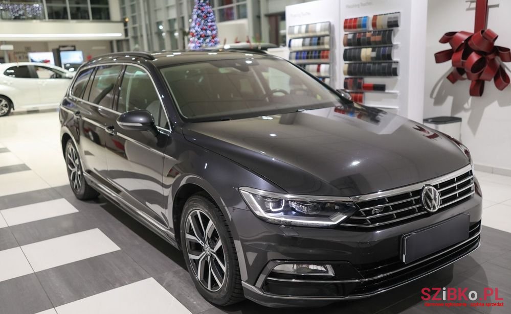 2018' Volkswagen Passat photo #2