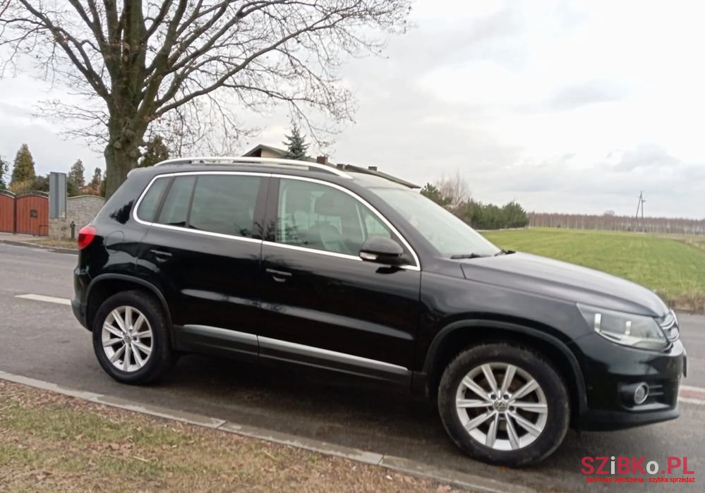 2011' Volkswagen Tiguan photo #3
