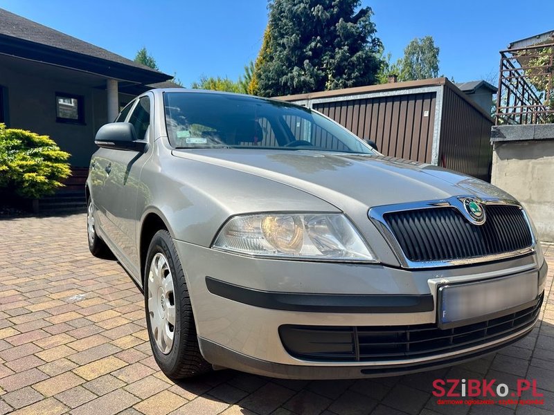 2012' Skoda Octavia 1.6 Tour photo #6