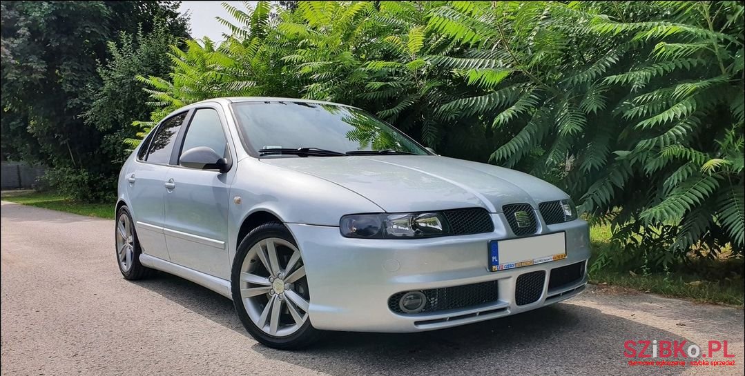 2004' SEAT Leon photo #2