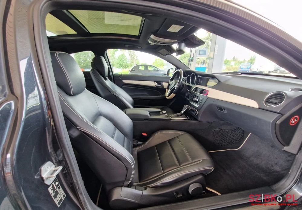 2011' Mercedes-Benz C-Class 250 Coupe photo #6