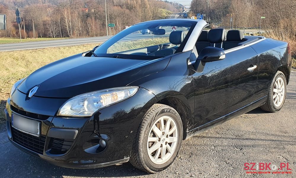 2011' Renault Megane photo #1