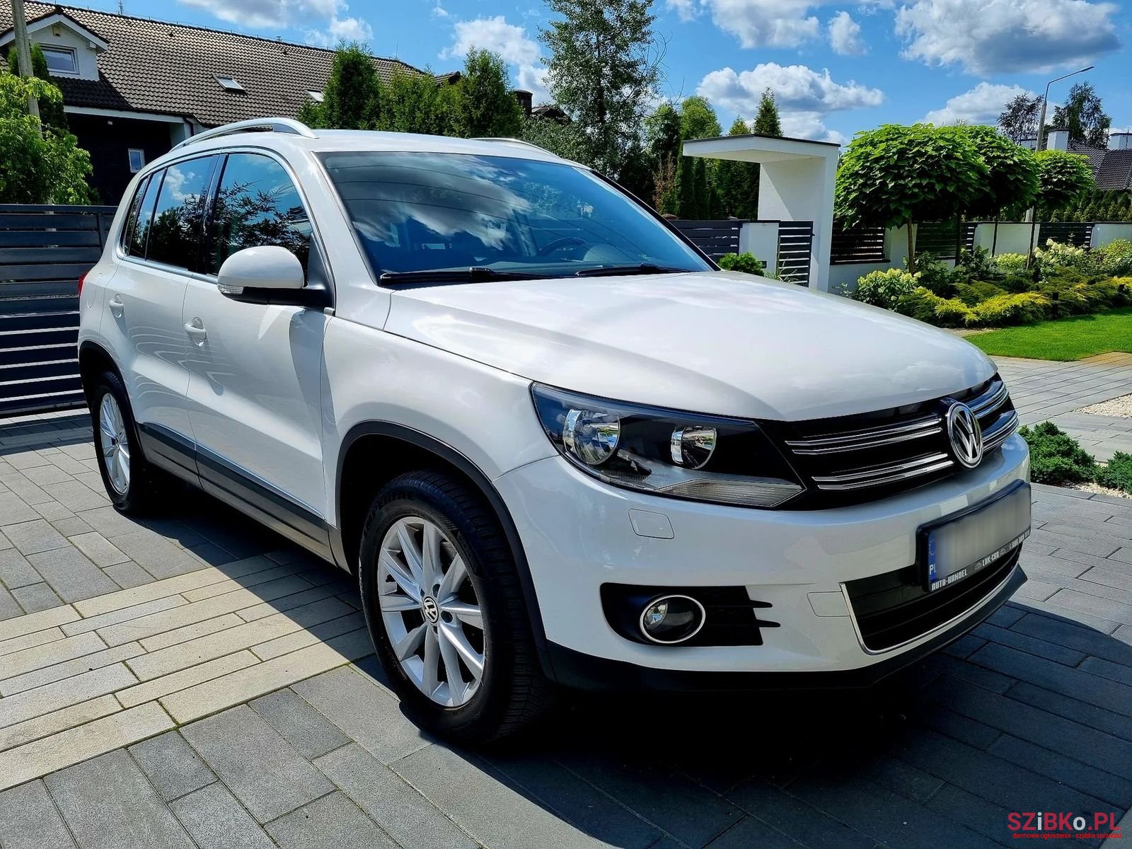 2012' Volkswagen Tiguan photo #2