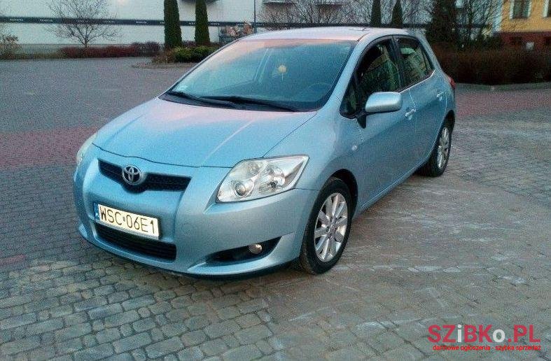 2007' Toyota Auris photo #1