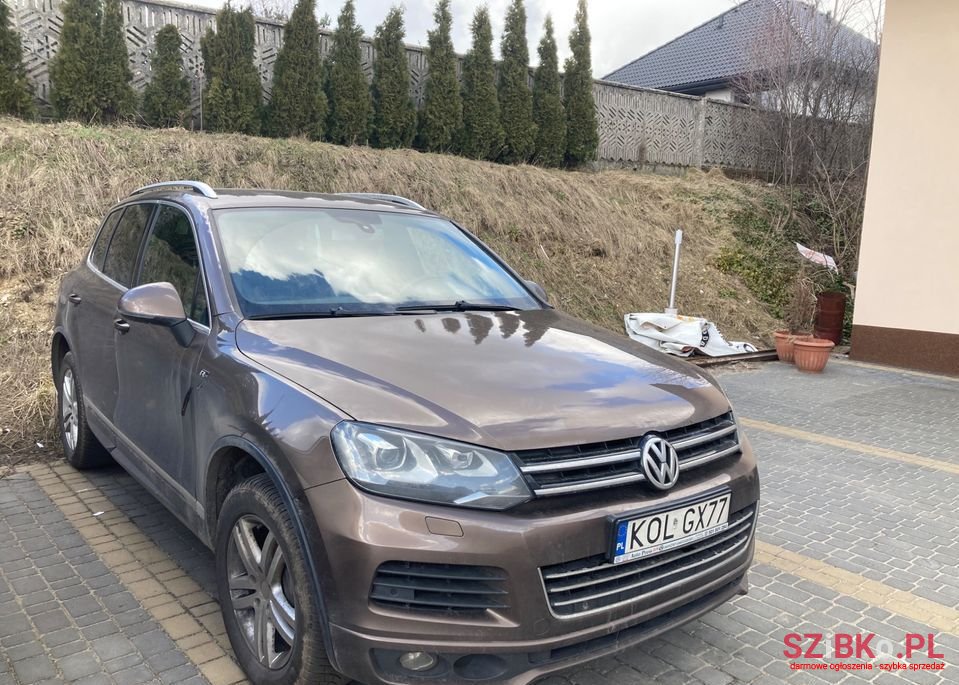 2013' Volkswagen Touareg photo #3