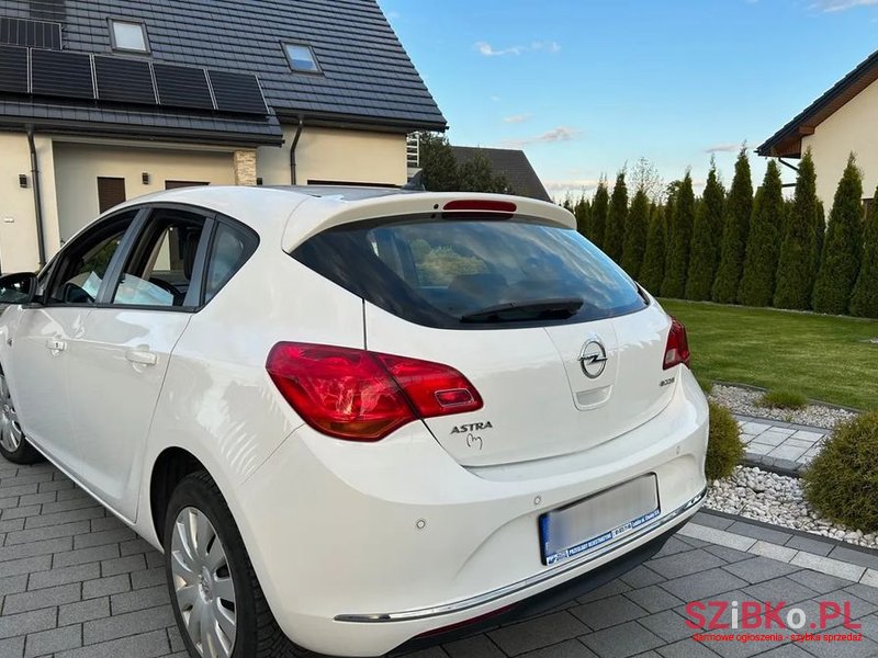2014' Opel Astra photo #3