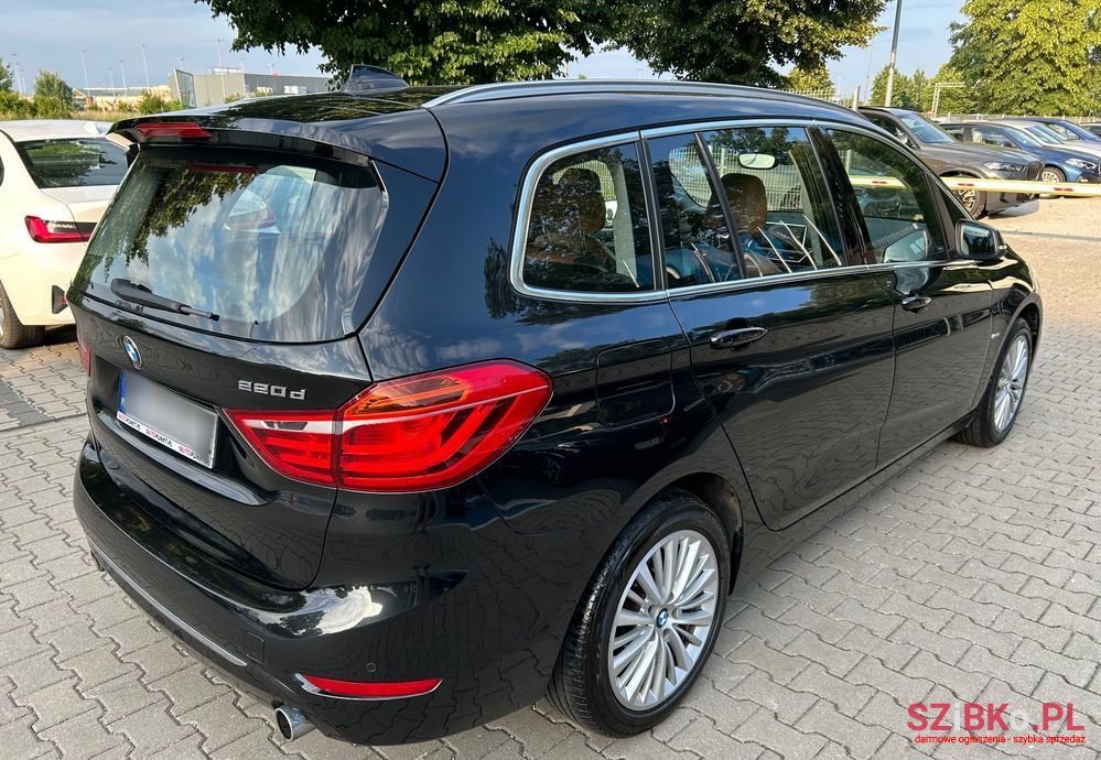 2015' BMW 2 Series 220D Gran Tourer photo #3