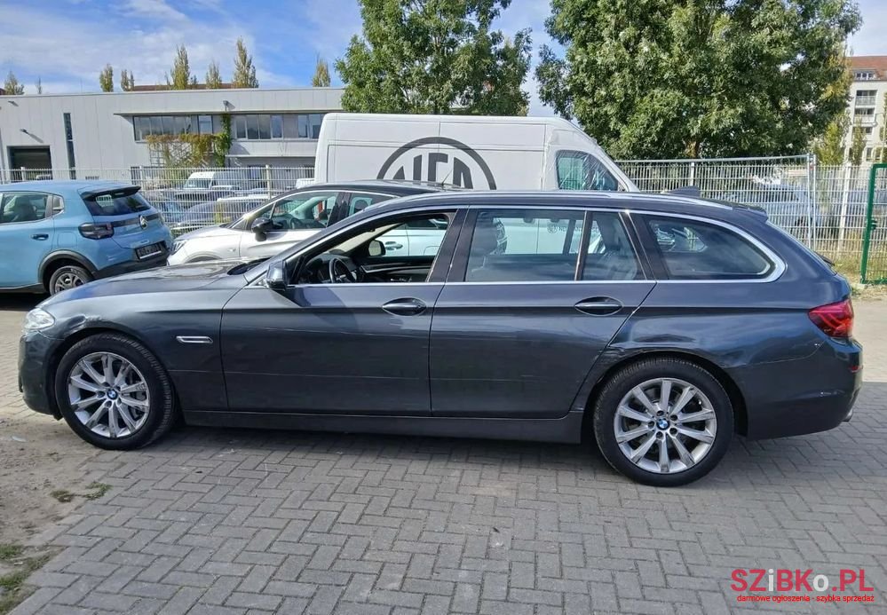 2016' BMW 5 Series 528I Touring photo #5
