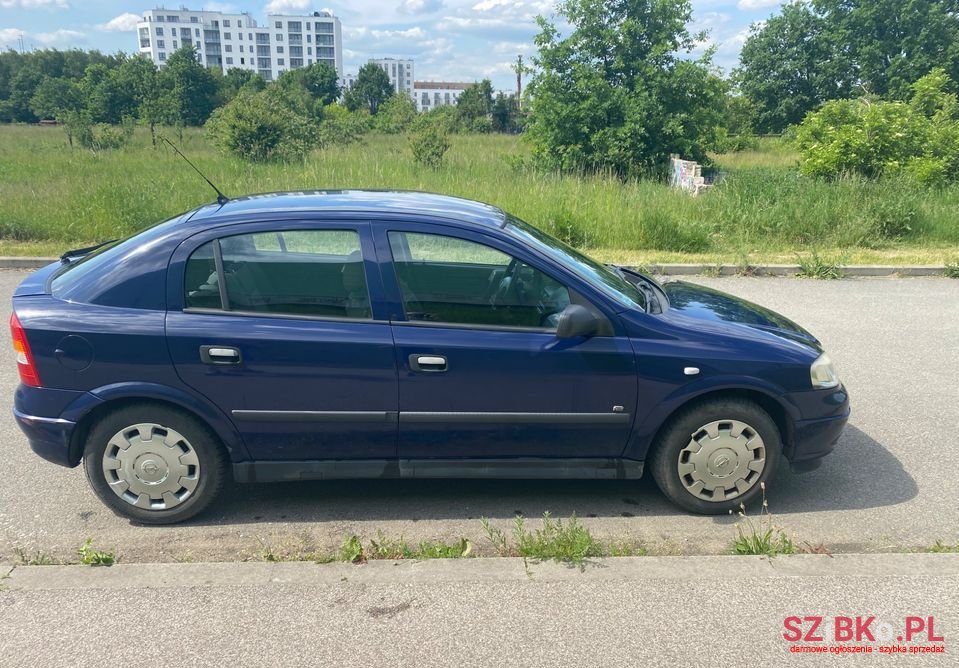 2008' Opel Astra photo #4