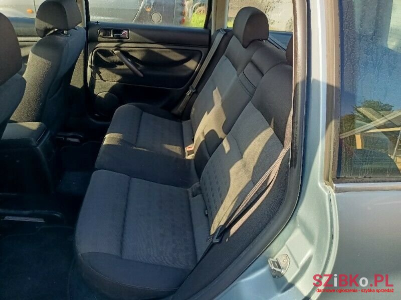 2001' Volkswagen Passat photo #6