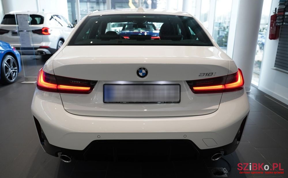 2023' BMW 3 Series 318I M Sport photo #4