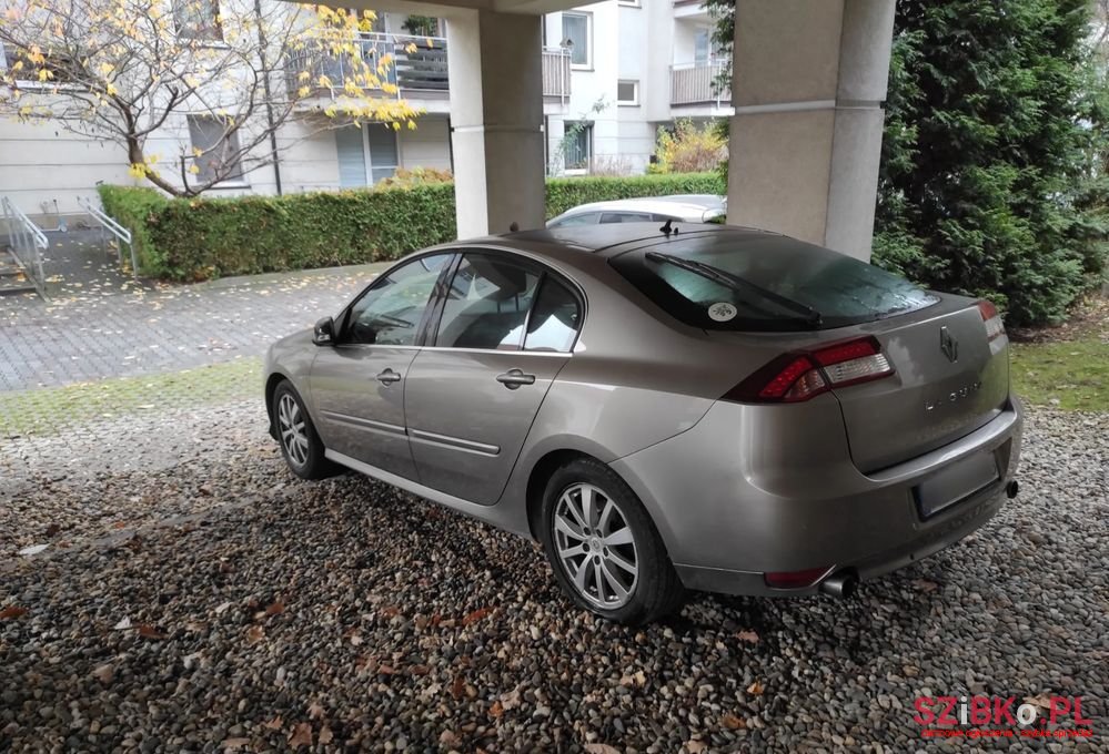 2011' Renault Laguna photo #5