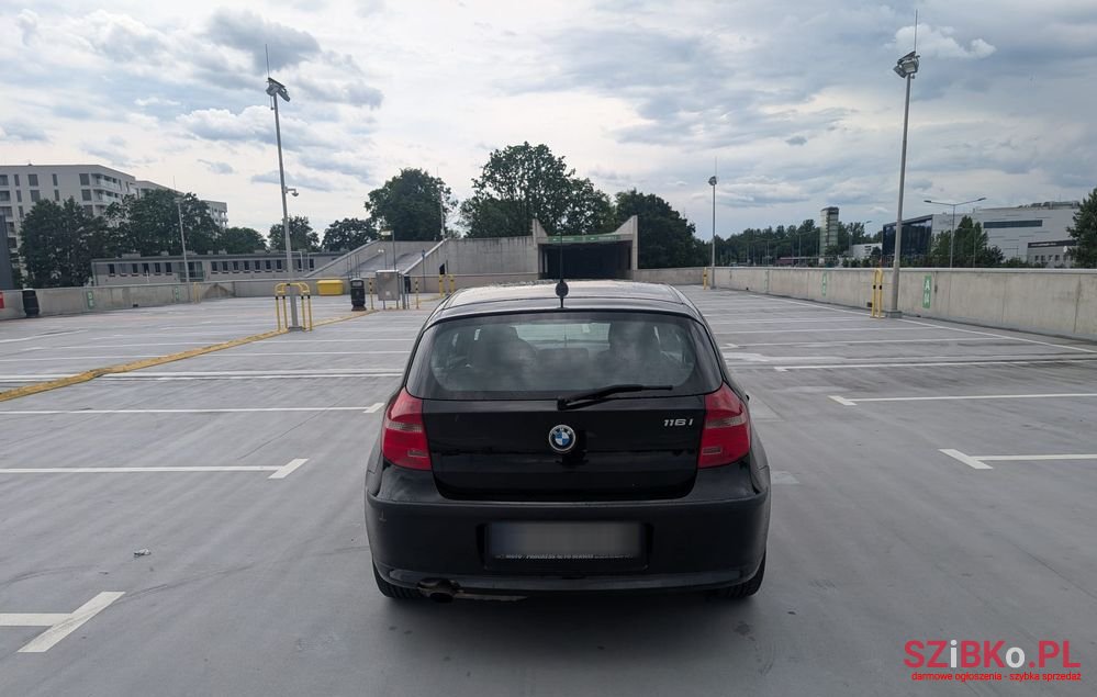 2009' BMW 1 Series 116I photo #6