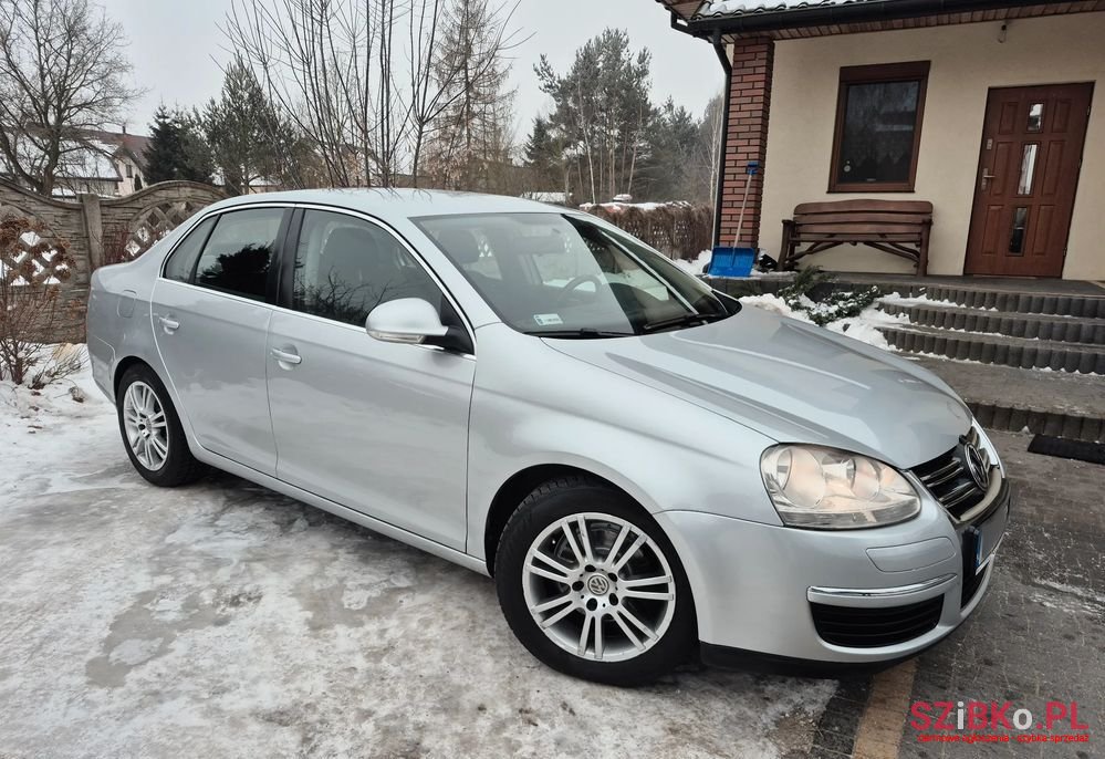 2008' Volkswagen Jetta 1.9 Tdi United photo #3