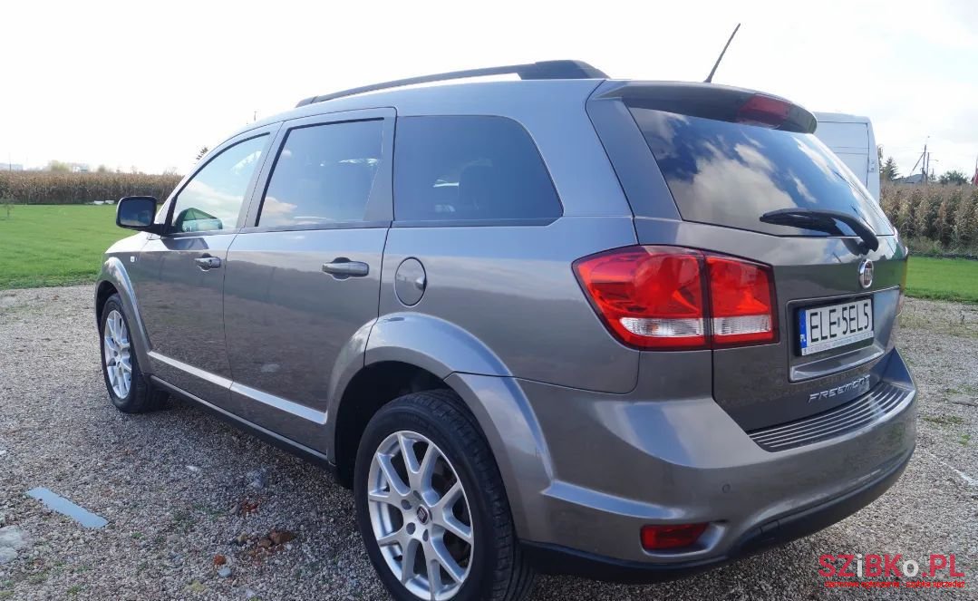 2012' Fiat Freemont photo #4