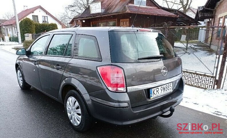 2011' Opel Astra photo #2