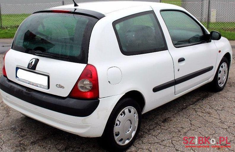 2002' Renault Clio photo #2