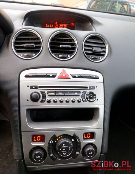 2011' Peugeot 308 photo #6